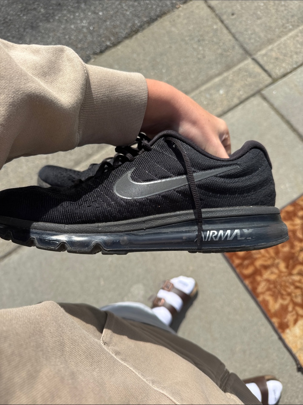 Nike Black Men's Air Max 2017 Sneakers - Picture 2 of 4